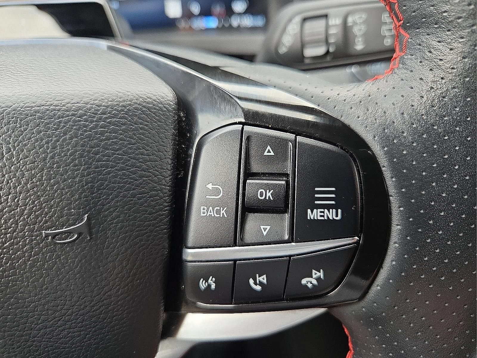 Used 2025 Ford Explorer ST-Line w/ ST-Line Street Pack AWD/4WD image 18