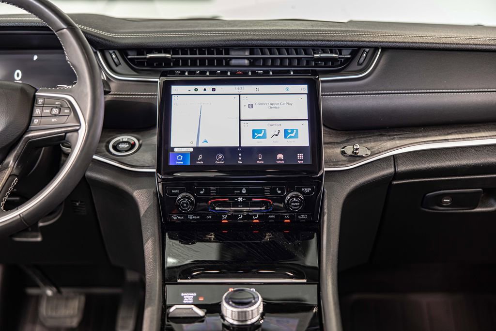 Used 2023 Jeep Grand Cherokee L Limited w/ Black Appearance Package image 40