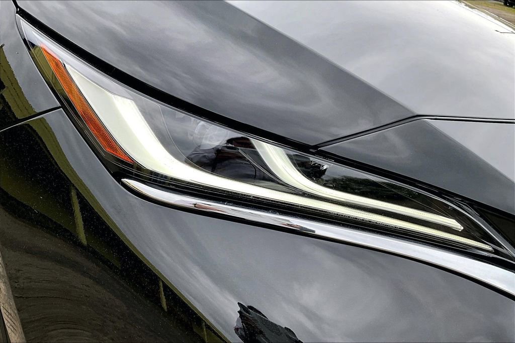 Used 2023 Toyota Venza LE AWD/4WD image 27