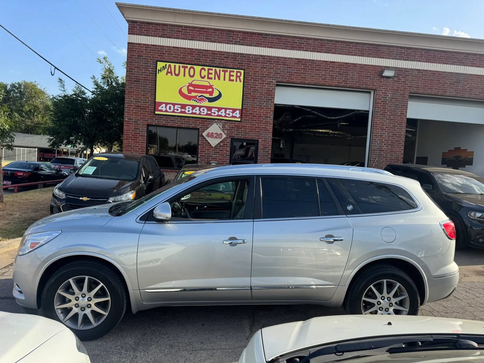 Used 2015 Buick Enclave Leather w/ Trailering Package FWD image 2