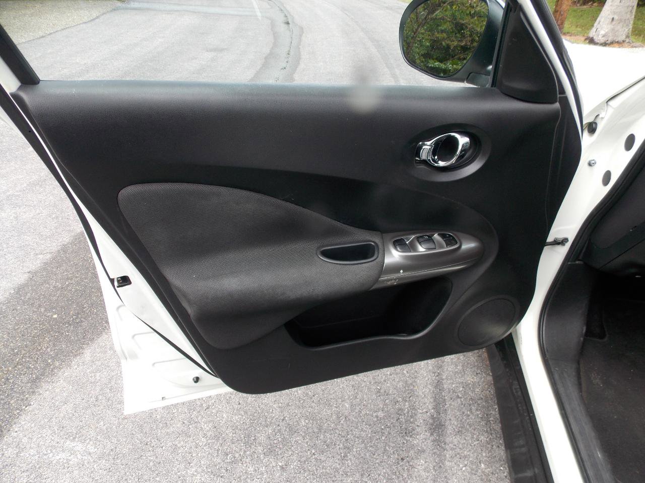 Used 2012 Nissan Juke SL w/ Sport Pkg image 19