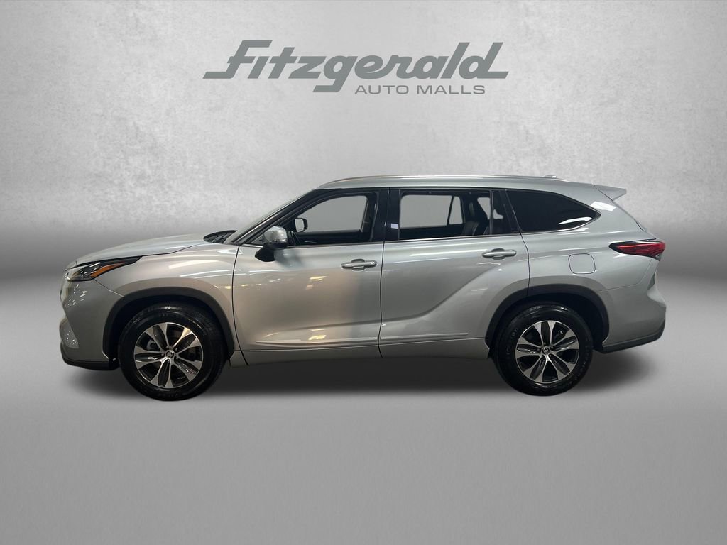Used 2020 Toyota Highlander XLE image 2