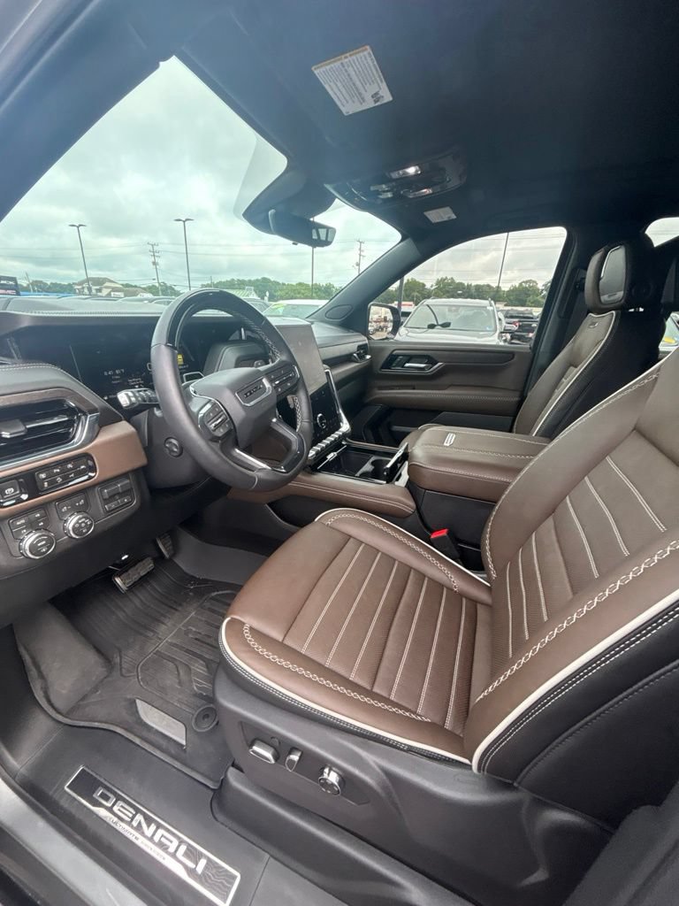 Used 2026 GMC Yukon Denali Ultimate w/ LPO, Illumination Package AWD/4WD image 12