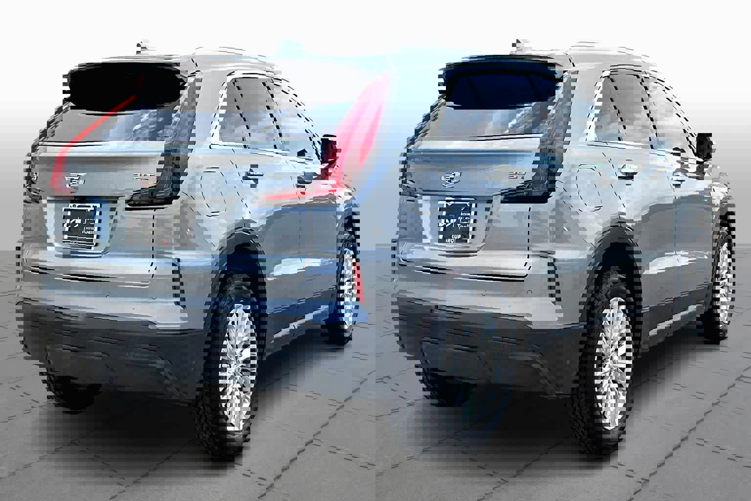 Used 2024 Cadillac XT4 Luxury w/ Cold Weather Package image 11