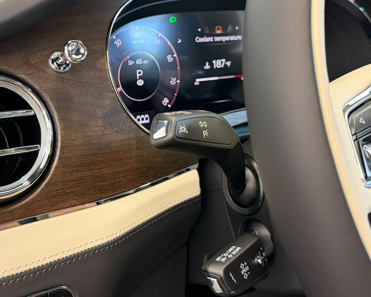 New 2026 Bentley Bentayga Extended Wheelbase AWD/4WD image 22