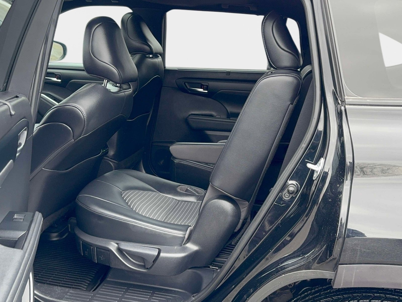 Used 2021 Toyota Highlander XSE image 14