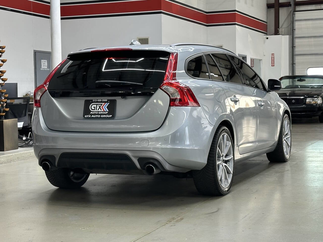 Used 2018 Volvo V60 T5 Dynamic w/ Vision Package image 2