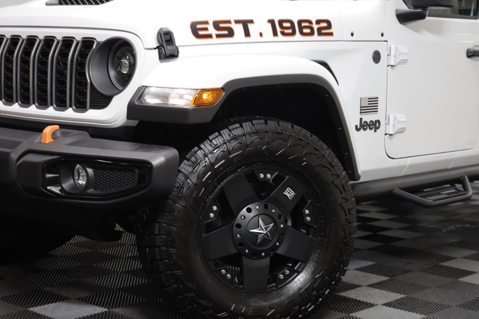 Used 2025 Jeep Gladiator Sport image 3