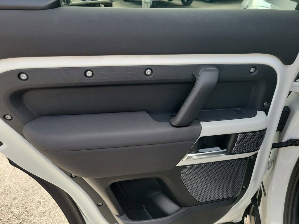 Used 2021 Land Rover Defender 110 image 16