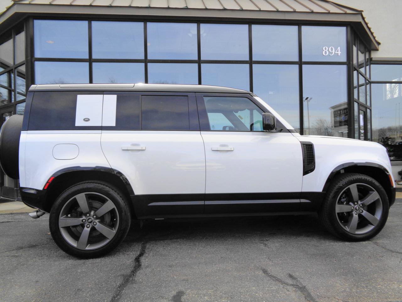 Used 2023 Land Rover Defender 110 V8 image 4