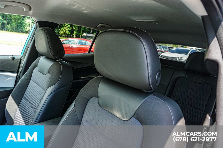 Used 2025 Chevrolet Trax LT FWD image 17
