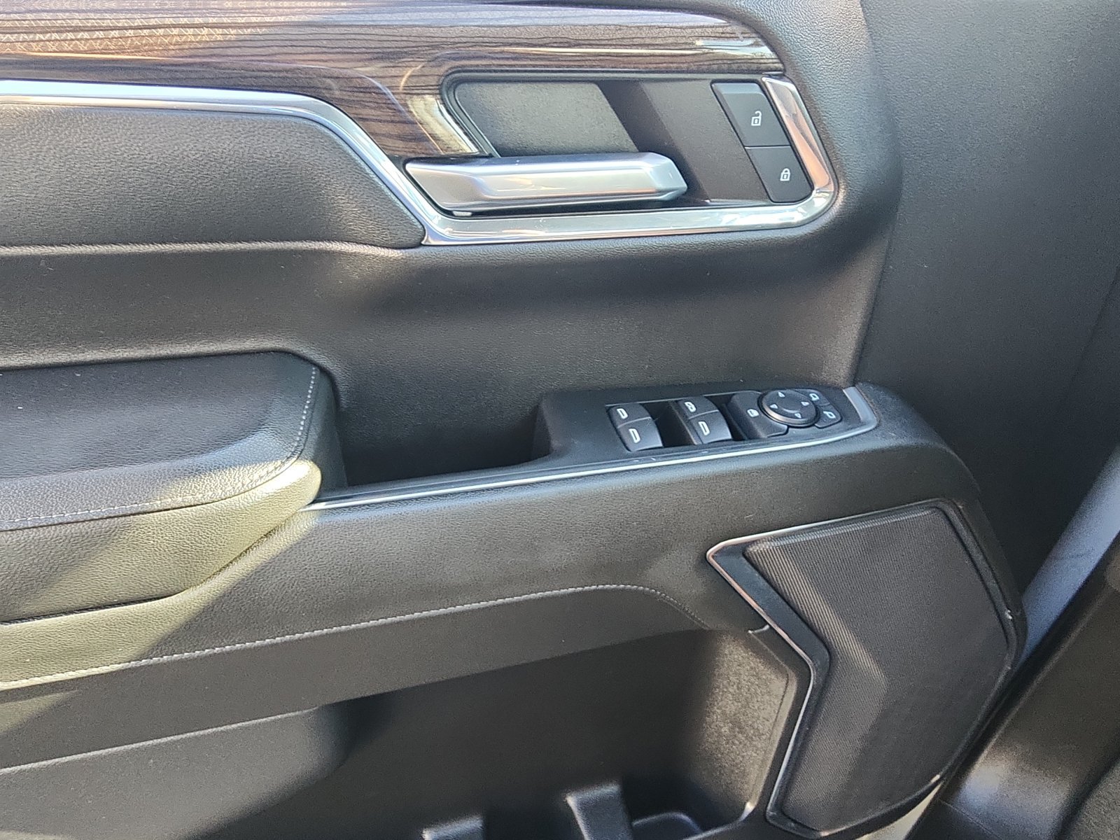Used 2024 Chevrolet Silverado 1500 LT AWD/4WD image 18