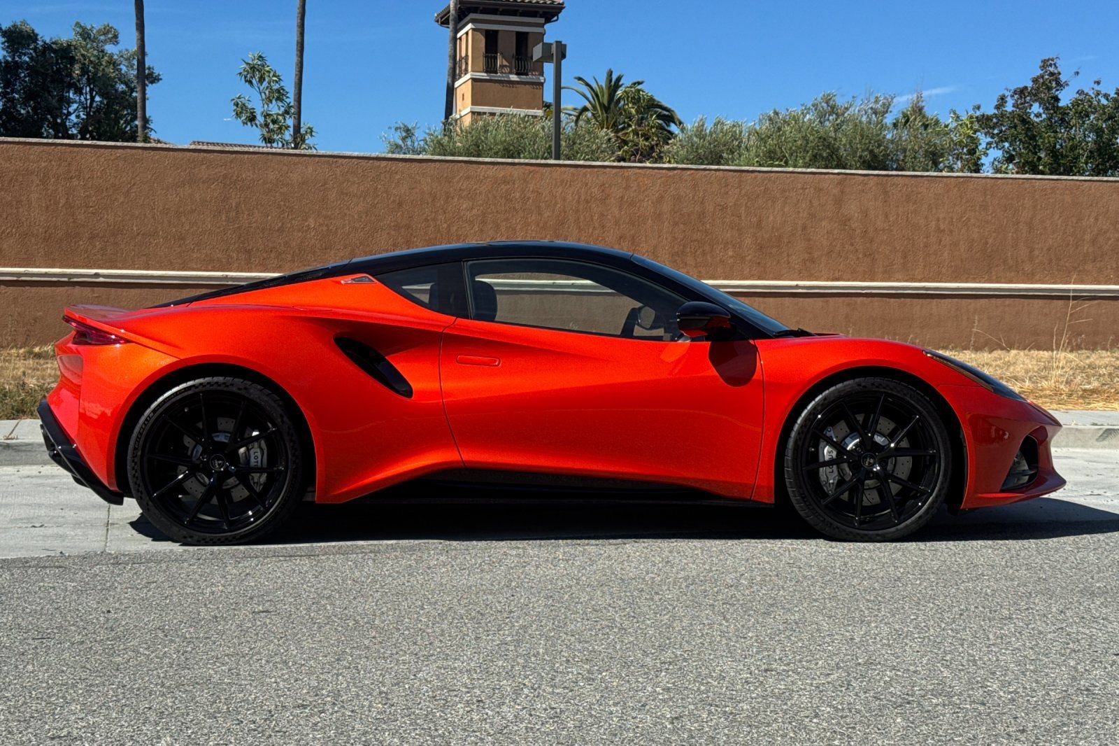 Used 2025 Lotus Emira RWD image 3