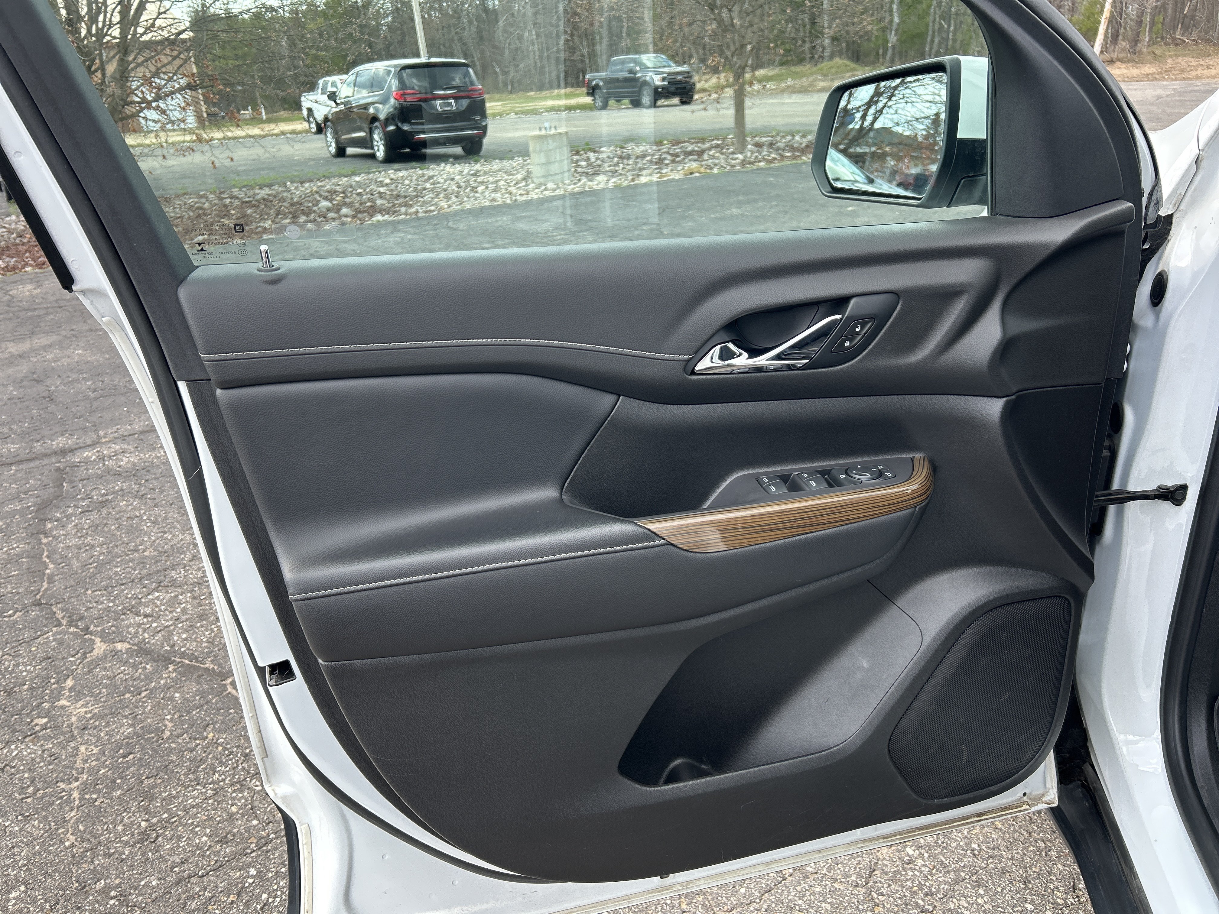 Used 2020 GMC Acadia SLE w/ LPO, Floor Liner Package FWD image 13