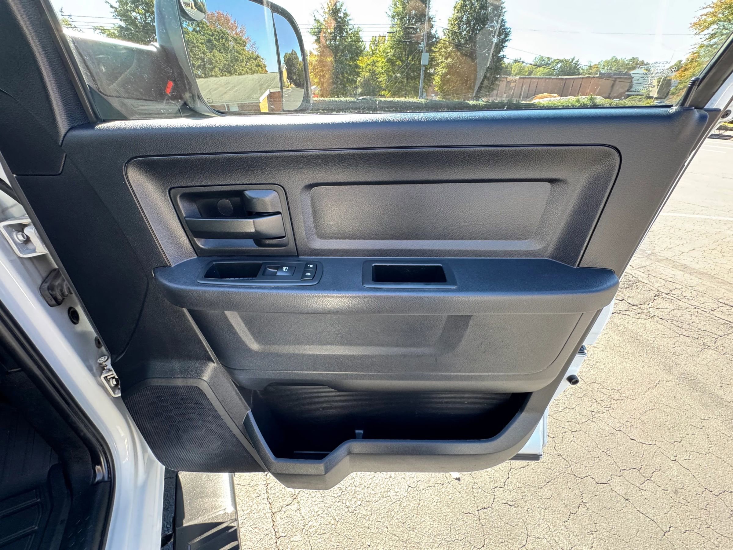 Used 2016 RAM 3500 Tradesman w/ Chrome Appearance Group image 23