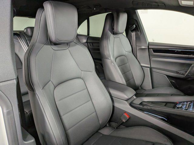 New 2026 Porsche Macan Electric RWD image 23