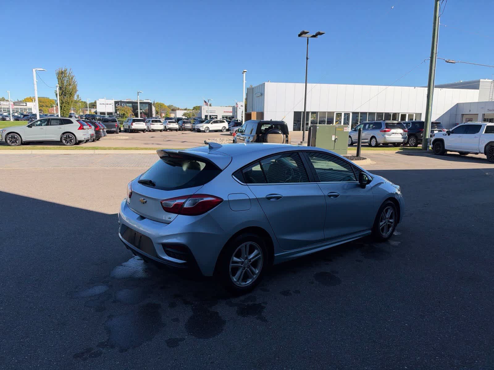 Used 2017 Chevrolet Cruze LT w/ Sun And Sound Package FWD image 5