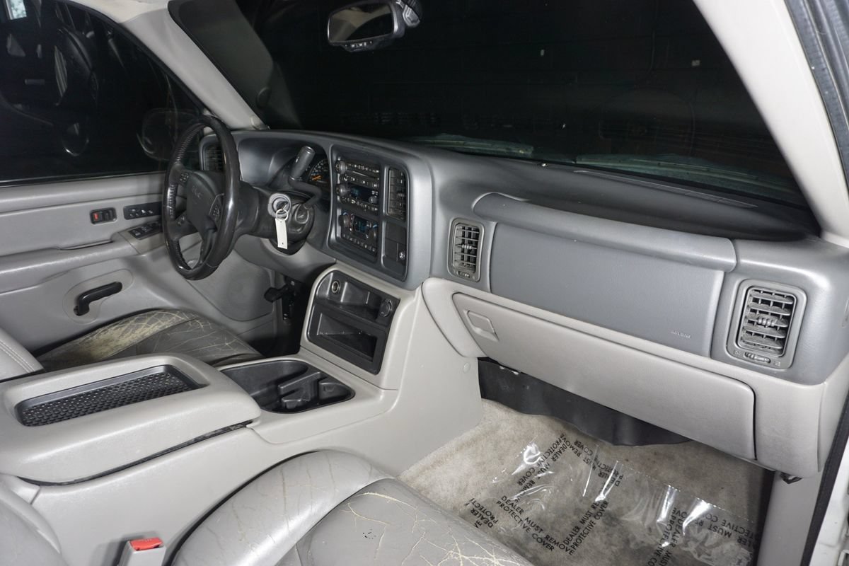 Used 2006 GMC Yukon XL SLT w/ SLT Preferred Equipment Group AWD/4WD image 18