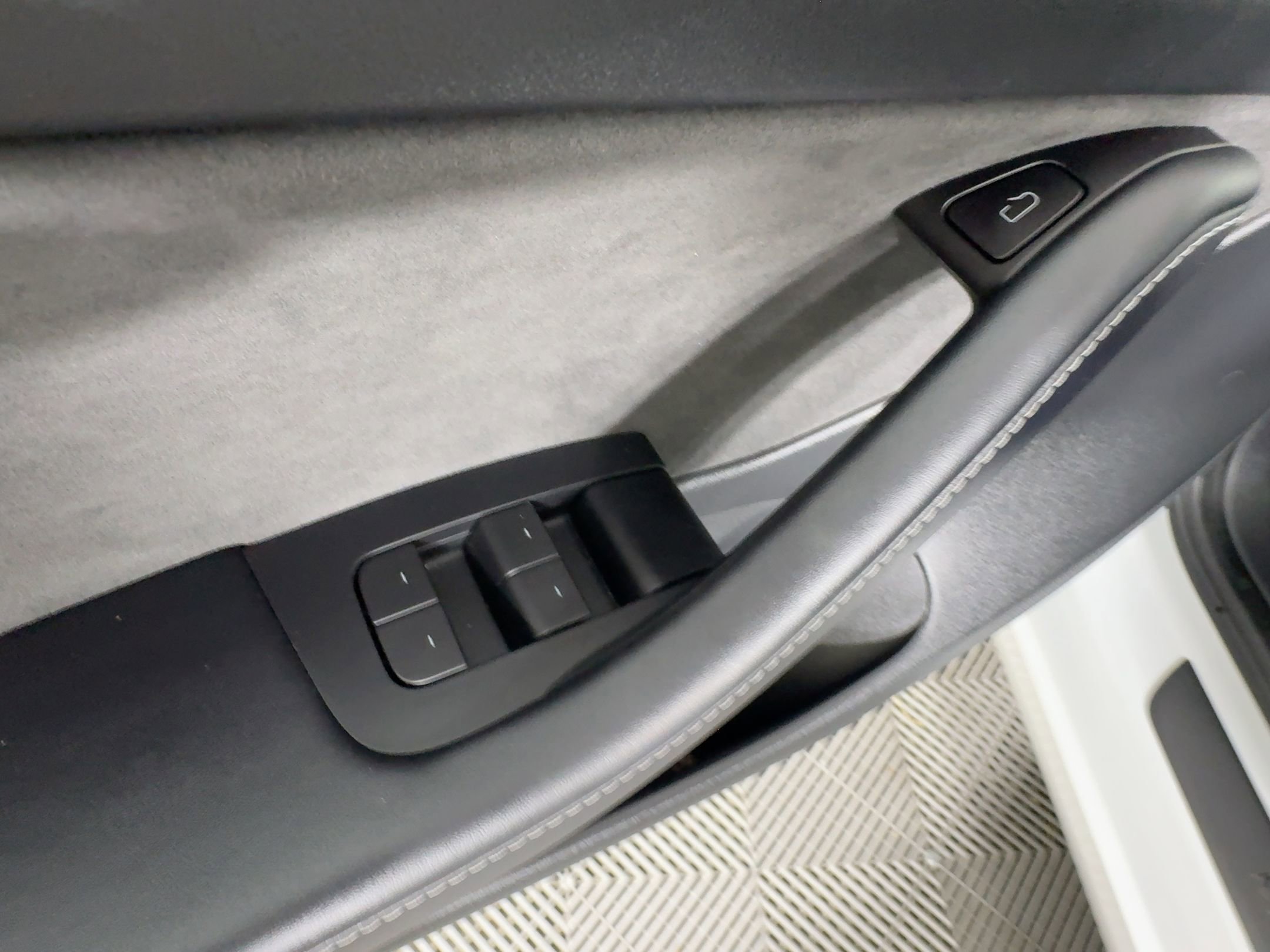 Used 2022 Tesla Model 3 Standard Range image 11