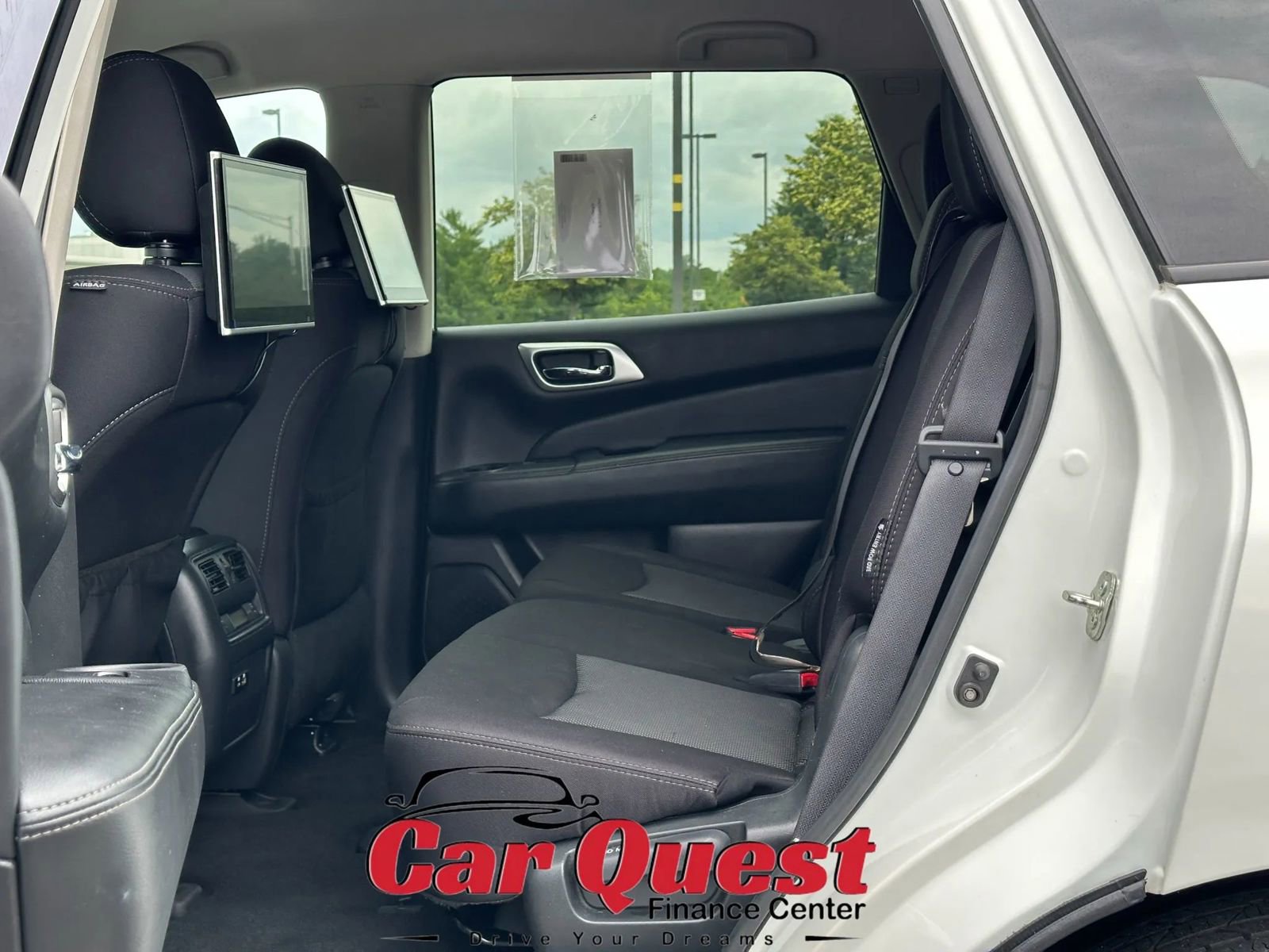 Used 2020 Nissan Pathfinder SV image 11