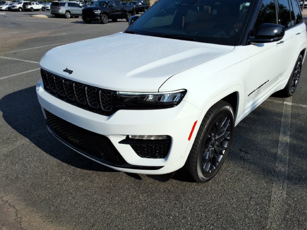 Used 2025 Jeep Grand Cherokee Summit AWD/4WD image 9