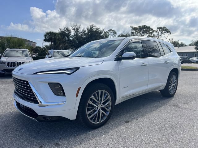 Used 2025 Buick Enclave Avenir image 8