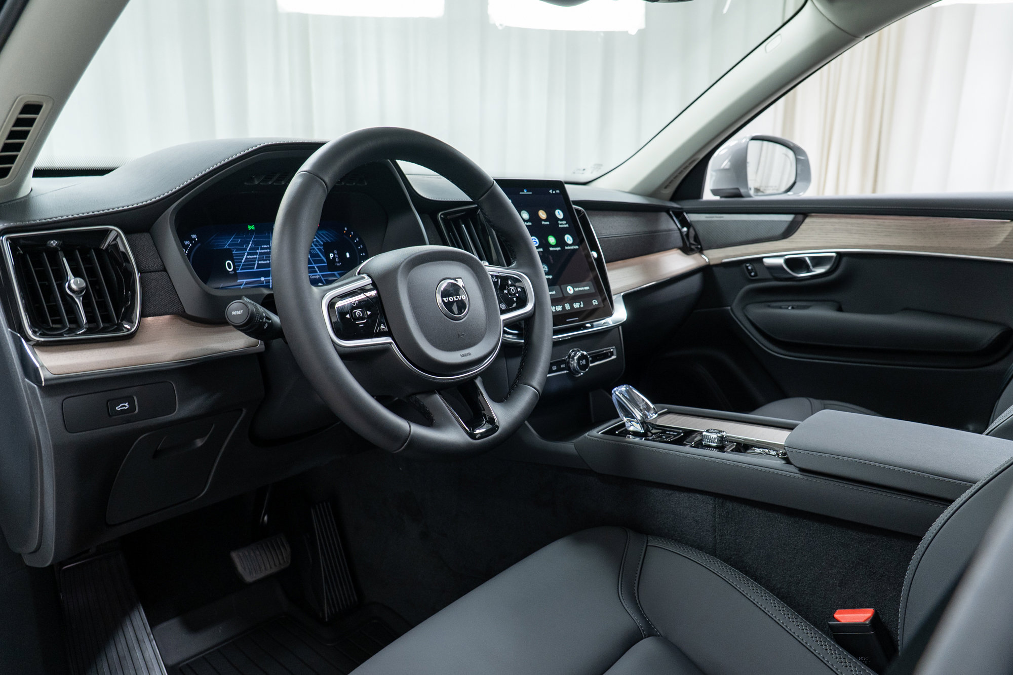 New 2026 Volvo XC90 B6 Plus w/ Protection Package Premier image 12