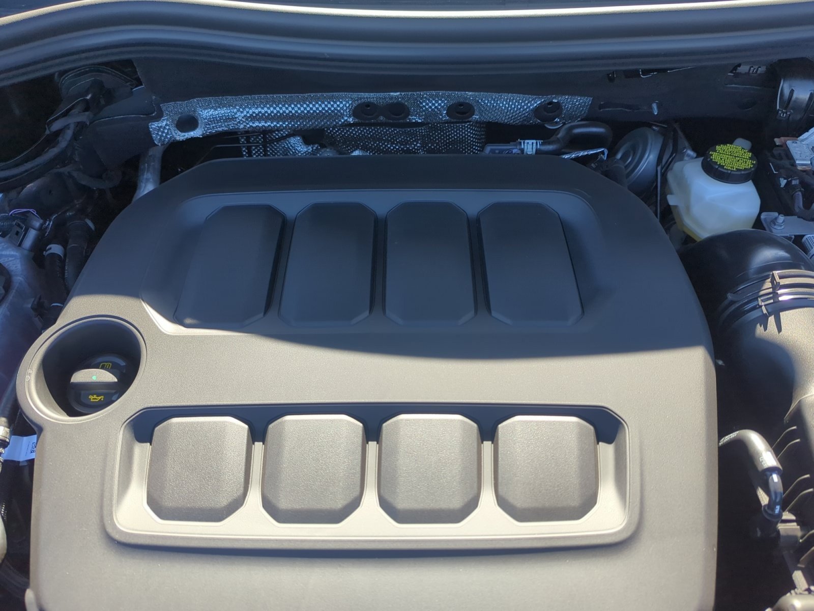 New 2026 Volkswagen Tiguan SE R-Line FWD image 21