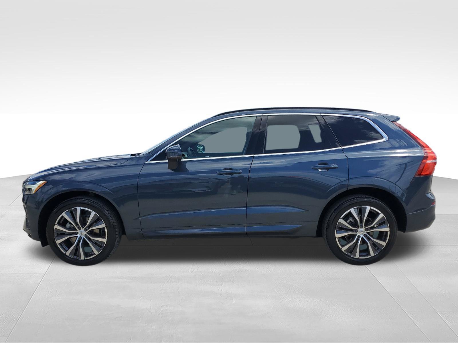 Used 2022 Volvo XC60 B5 Momentum w/ Protection Package Premier FWD image 8