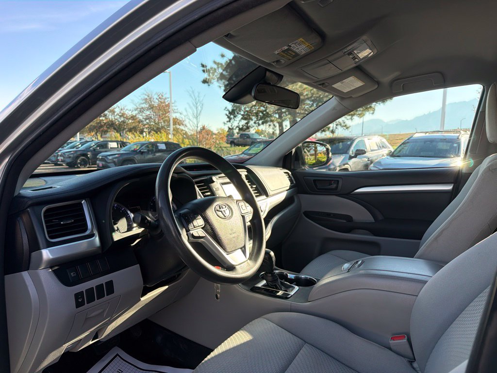 Used 2018 Toyota Highlander LE w/ Protection Package #3 AWD/4WD image 25