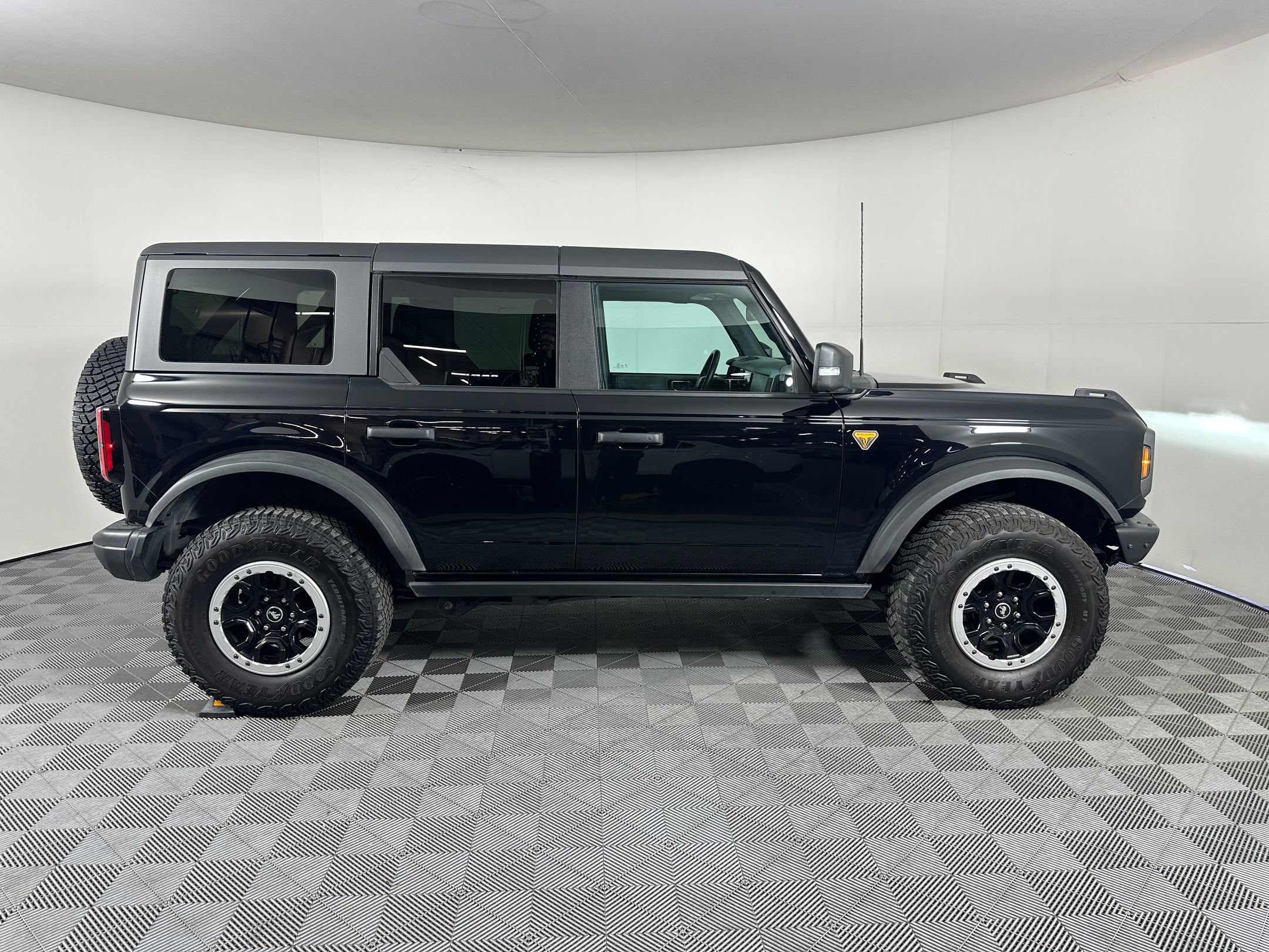 Used 2023 Ford Bronco Badlands image 7