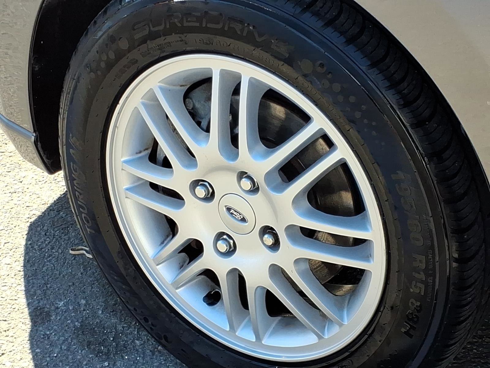 Used 2010 Ford Focus SE image 10