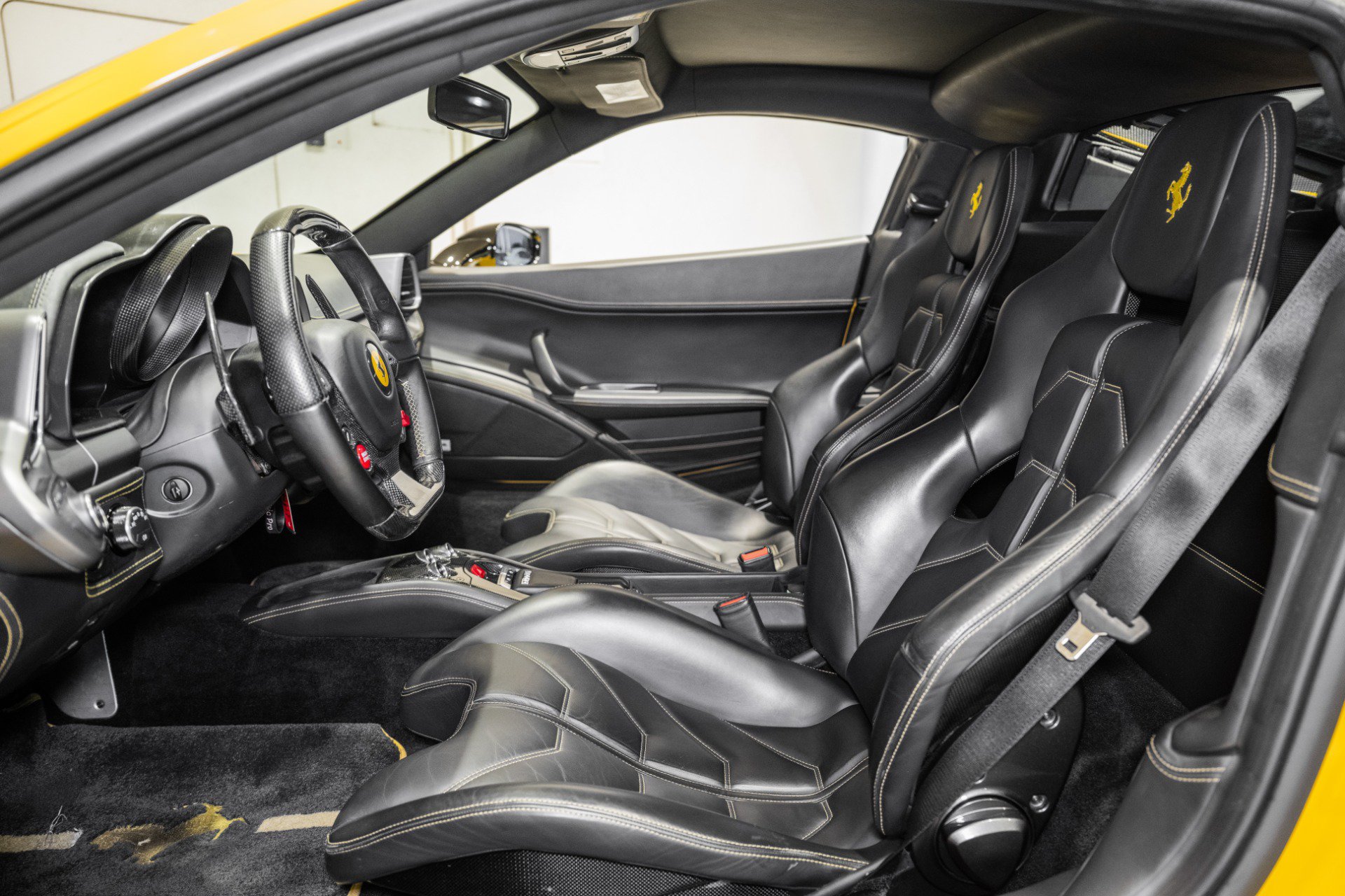 Used 2011 Ferrari 458 Italia Coupe RWD image 2