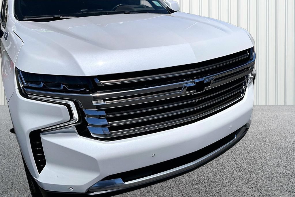 Used 2023 Chevrolet Suburban High Country w/ Premium Package AWD/4WD image 27