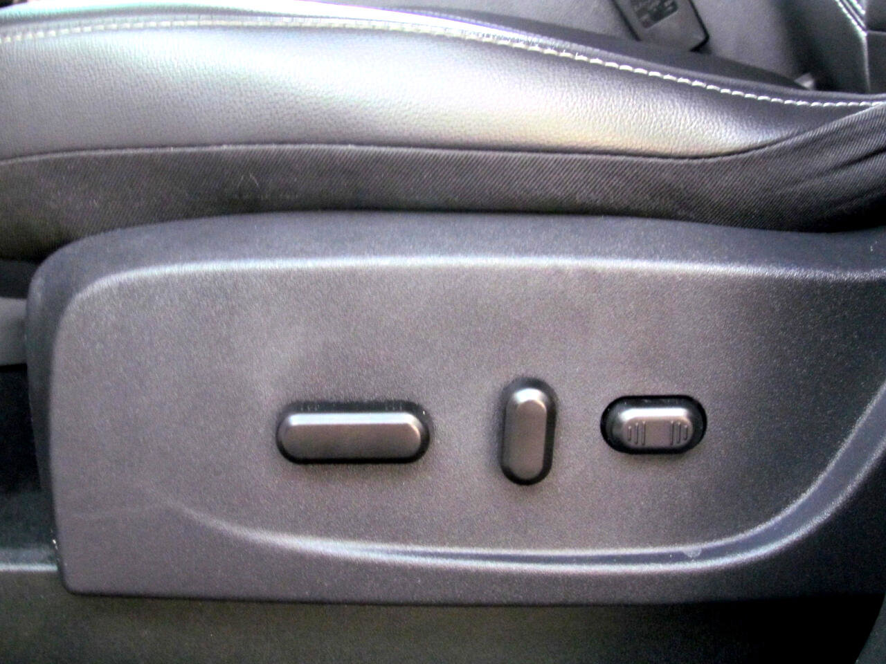 Used 2018 Ford Escape SEL w/ Ford Safe & Smart Package image 18