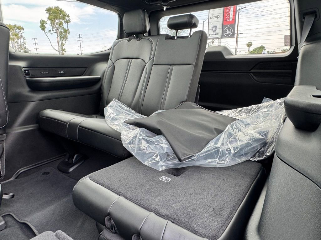 New 2025 Jeep Wagoneer Series III w/ Premium Group I image 32