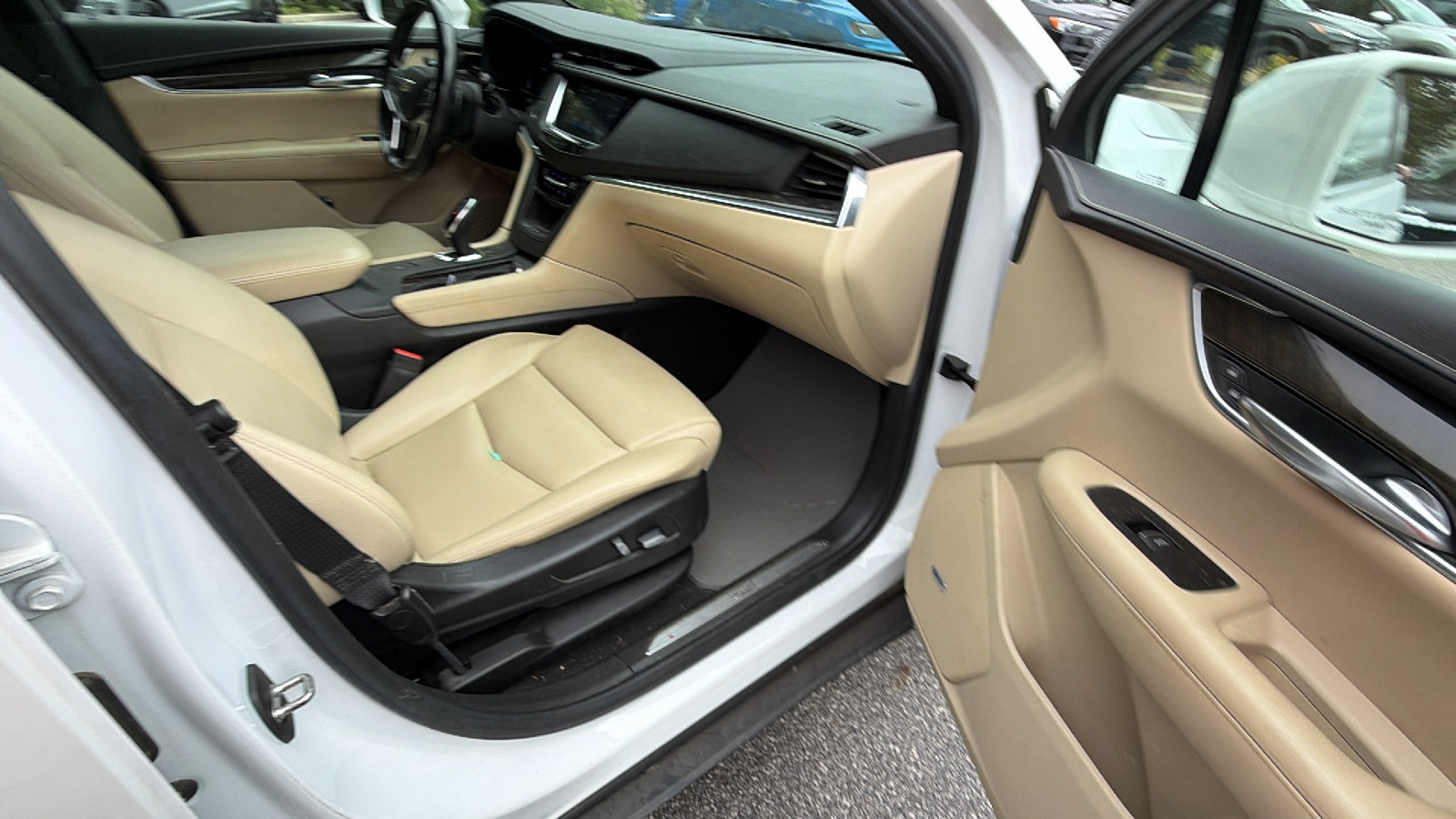 Used 2019 Cadillac XT5 FWD image 19