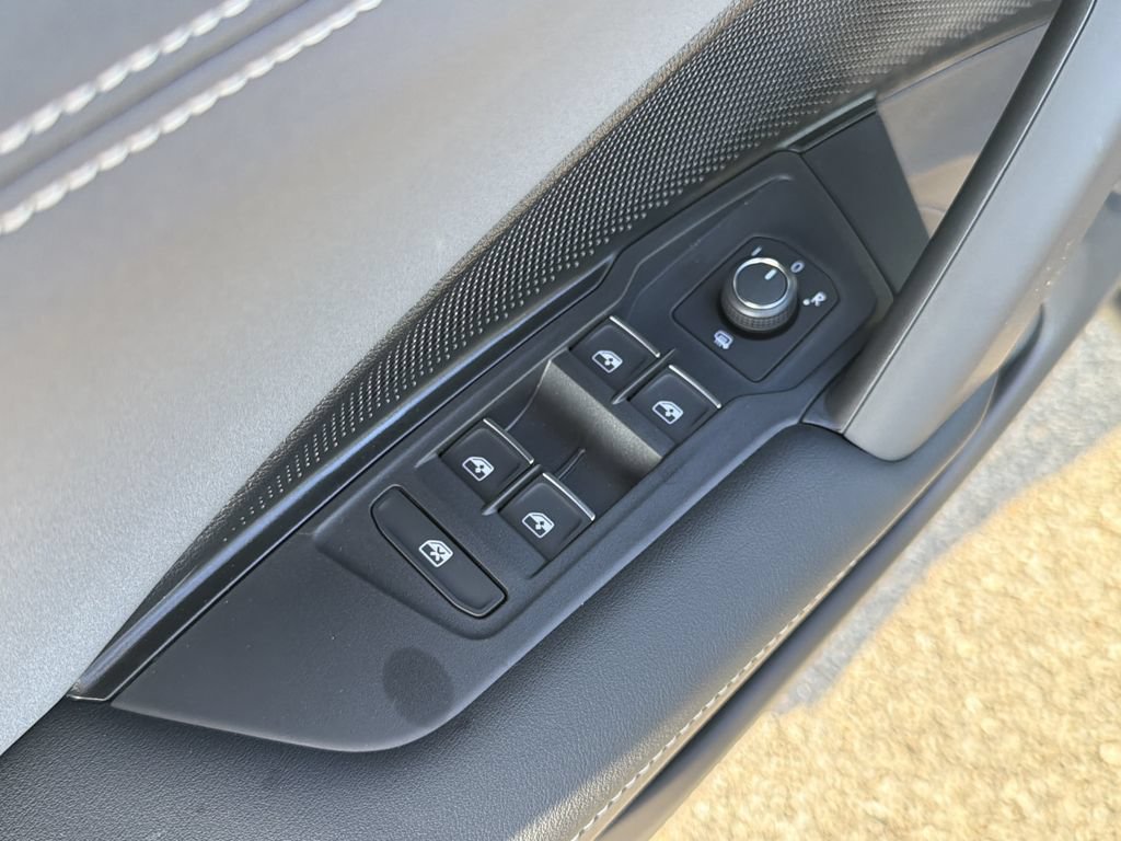 New 2026 Volkswagen Tiguan SE FWD image 23