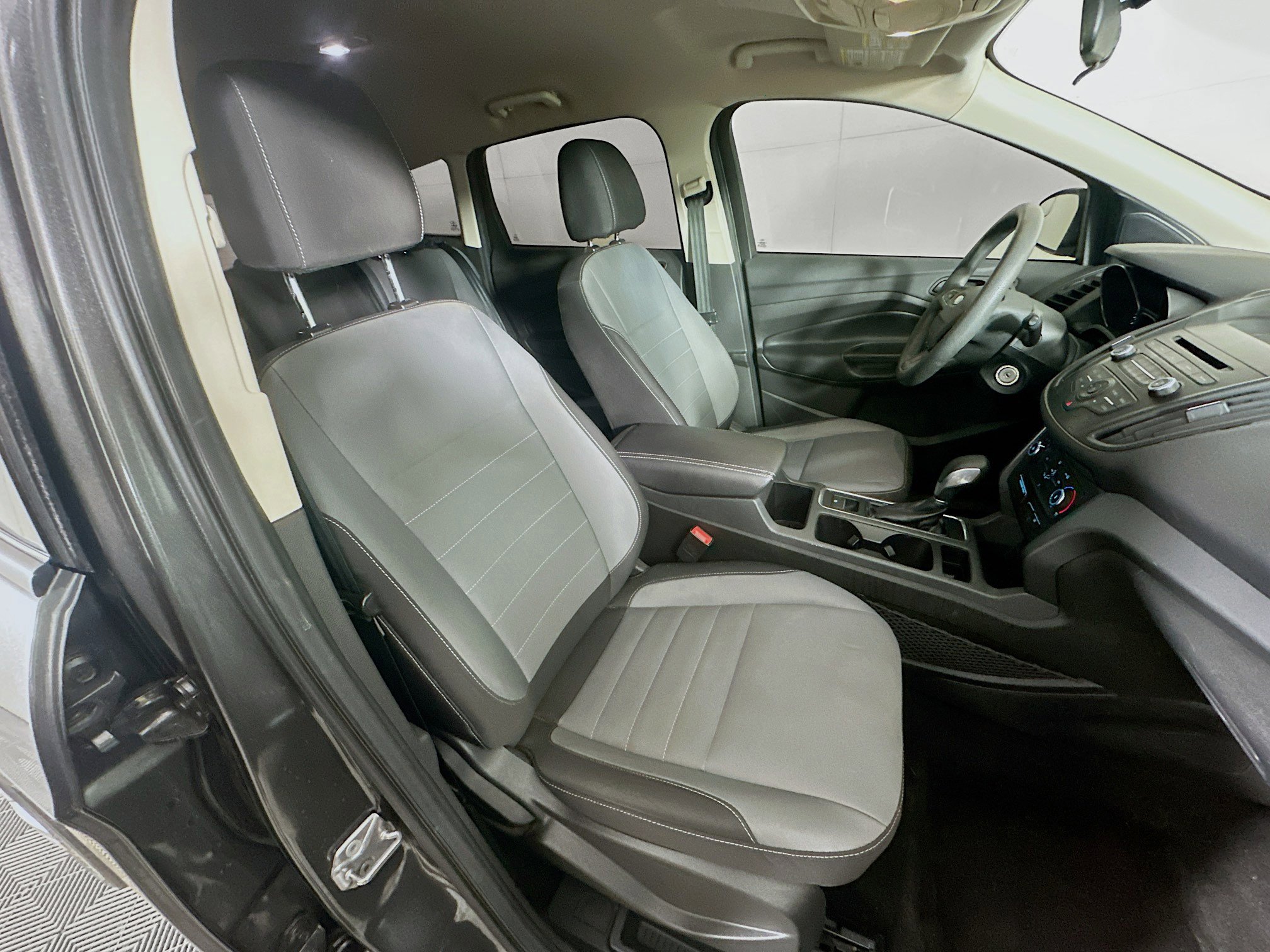 Used 2017 Ford Escape S FWD image 27