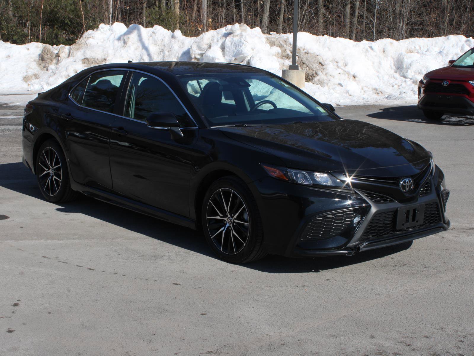 Used 2024 Toyota Camry SE w/ Cold Weather Package AWD/4WD image 3