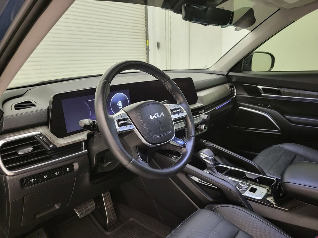Used 2024 Kia Telluride SX Prestige w/ Towing Package image 34