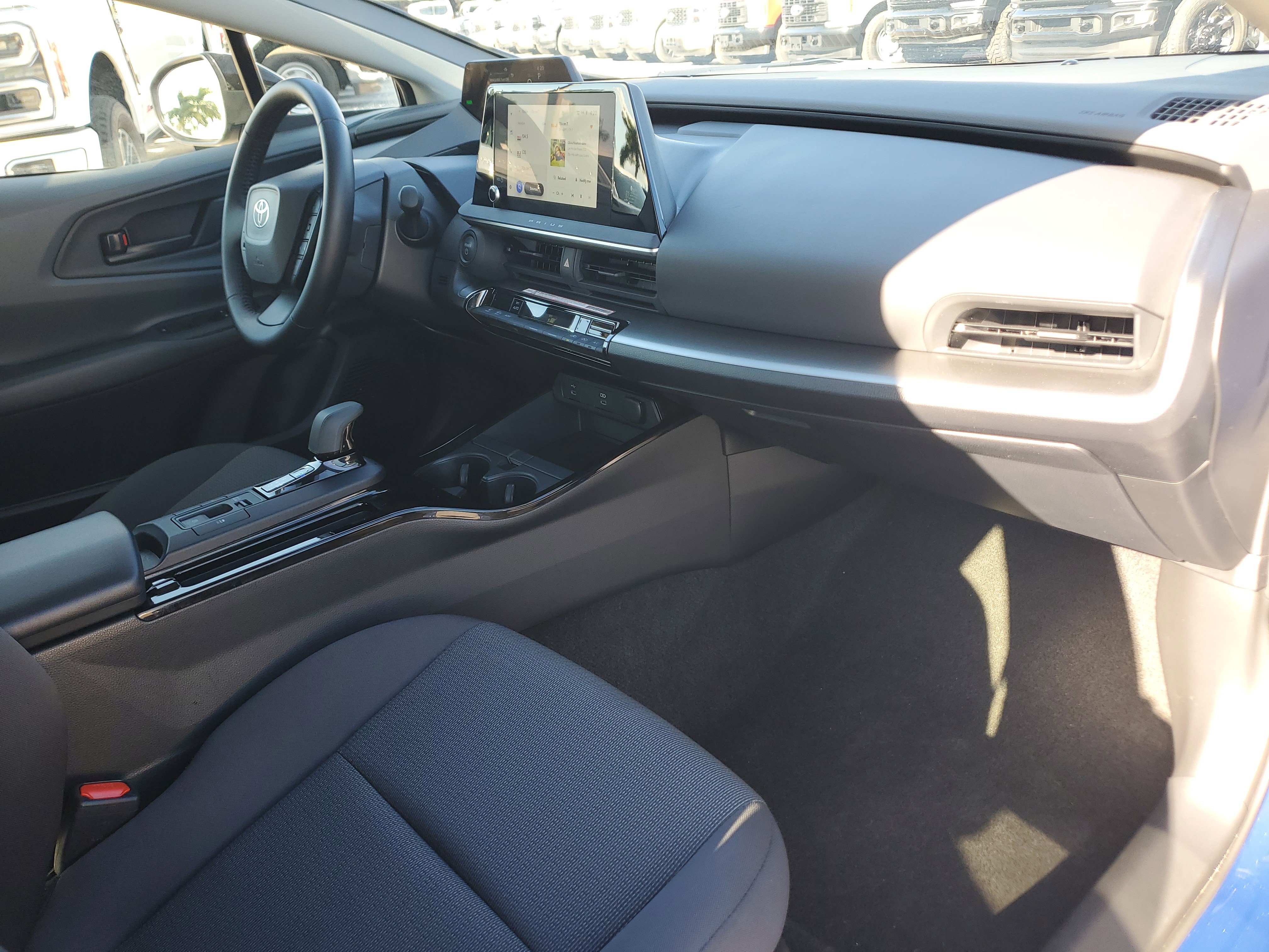 Used 2025 Toyota Prius LE image 12