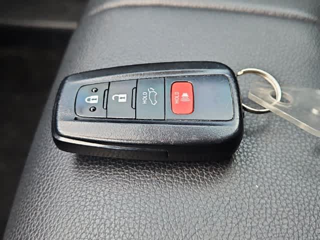 Used 2021 Toyota Highlander XLE FWD image 30