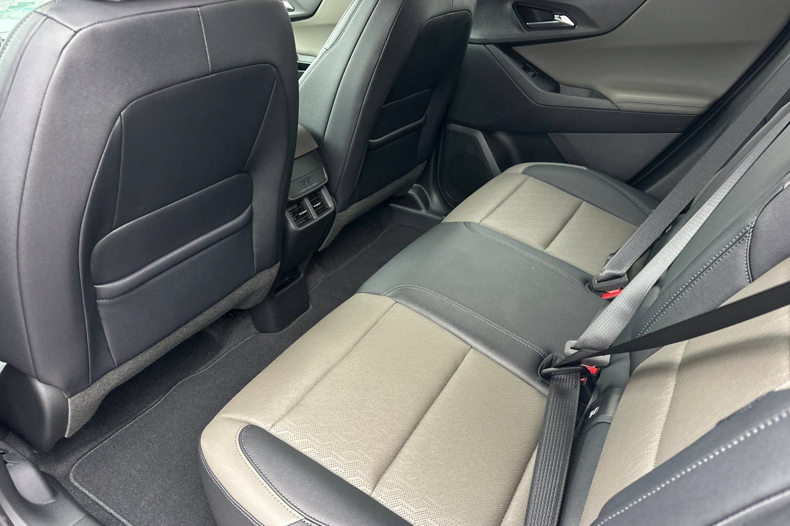 New 2026 Chevrolet Equinox LT w/ Convenience Package II AWD/4WD image 12