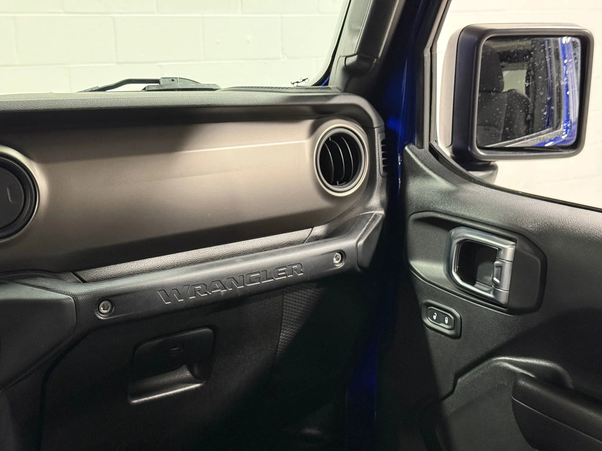 Used 2018 Jeep Wrangler Unlimited Sport S image 37