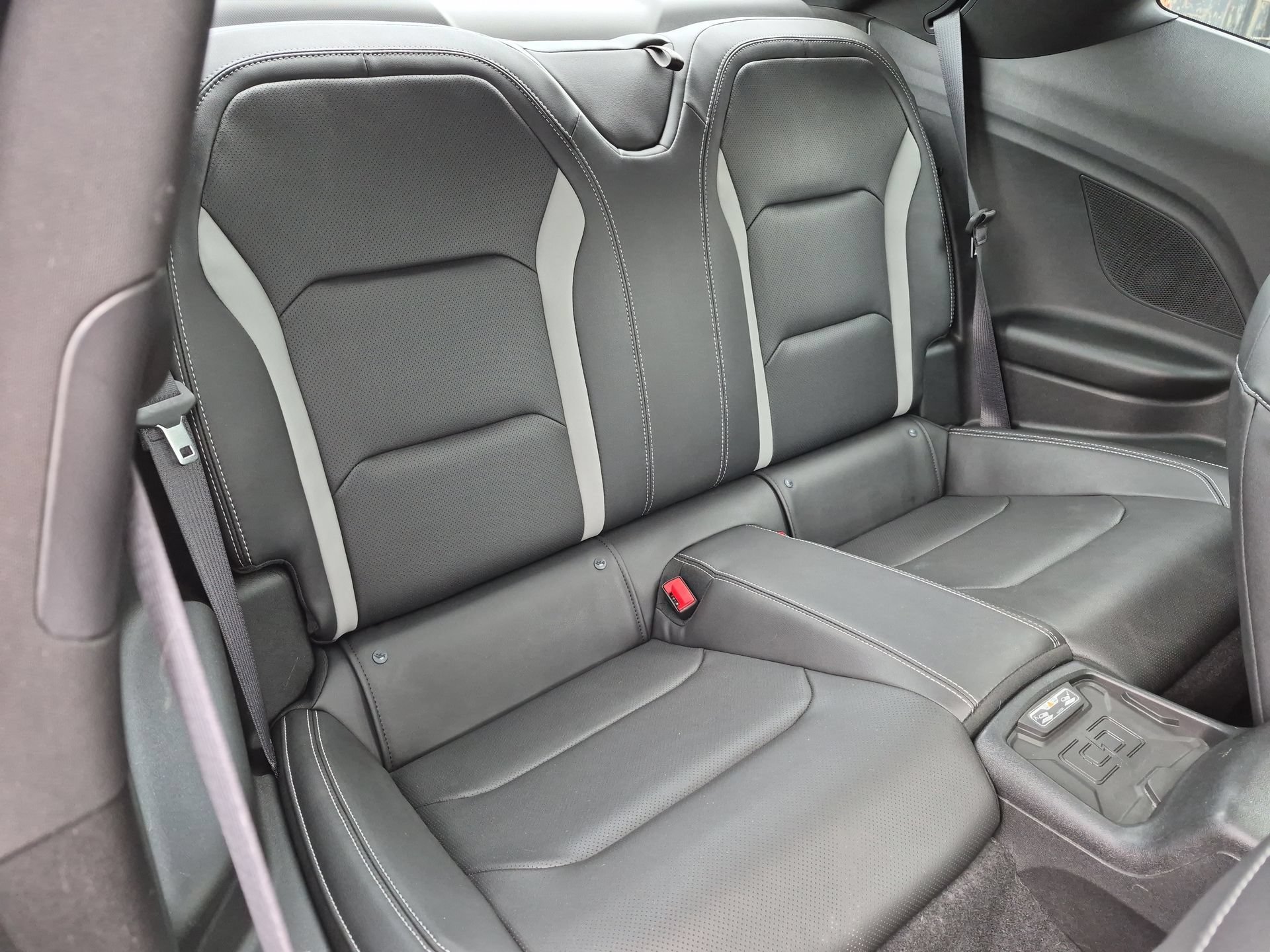 Certified 2018 Chevrolet Camaro LT RWD image 27