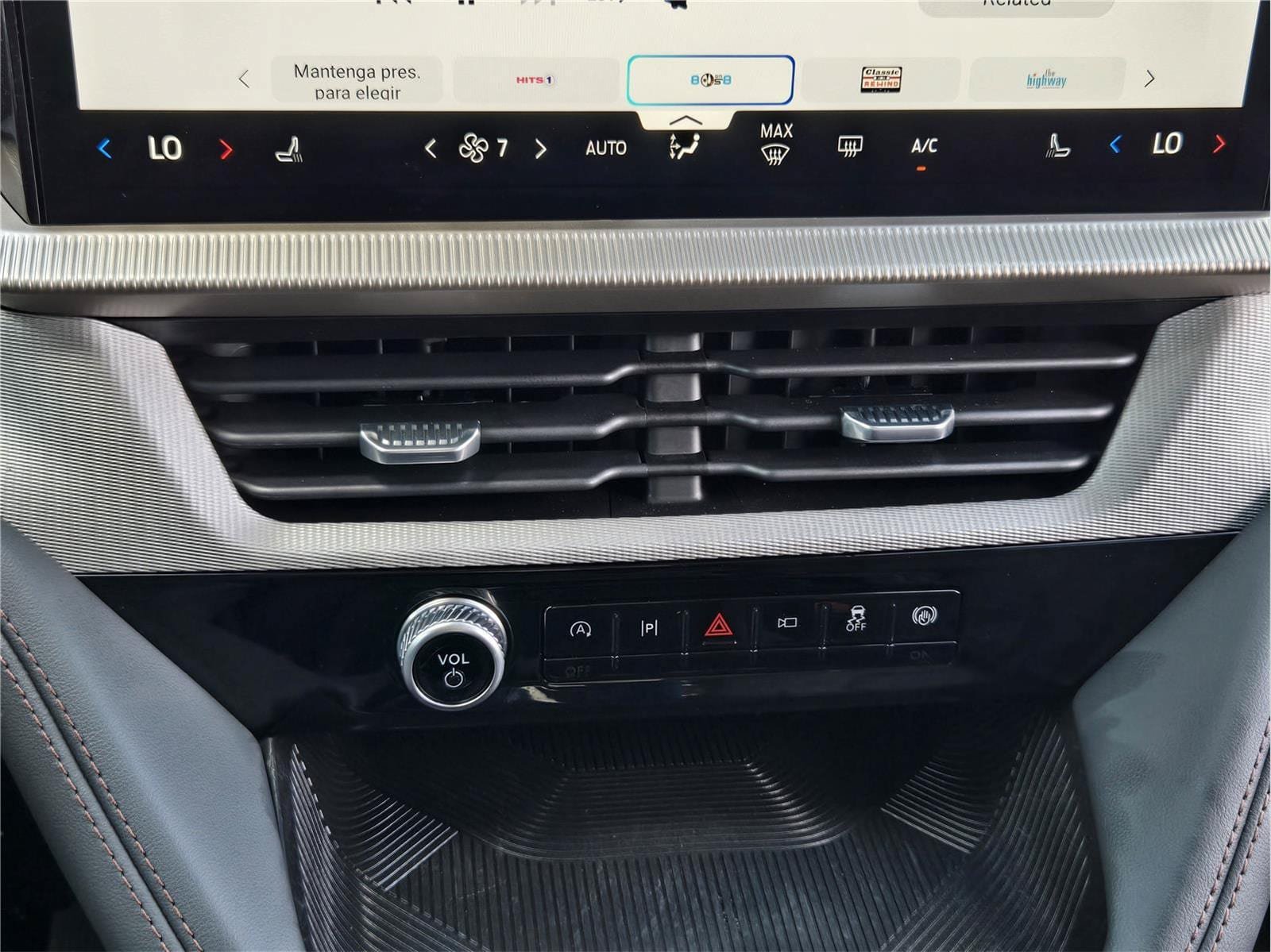 Used 2026 Ford Explorer Active RWD image 18