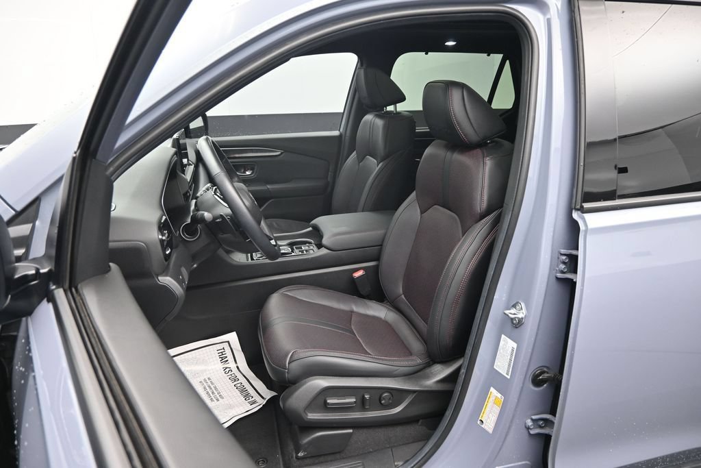Used 2025 Honda Pilot Black Edition image 16