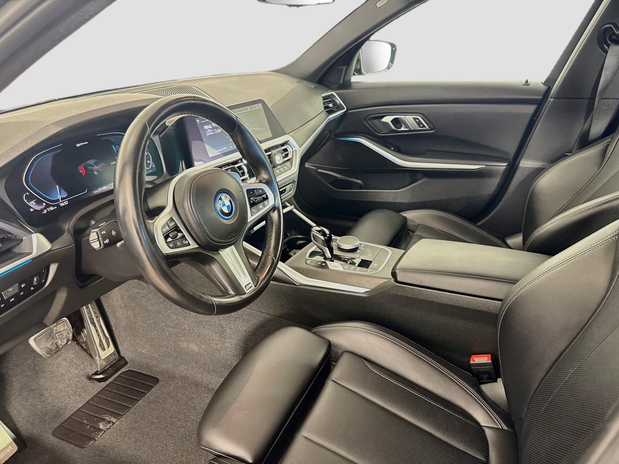 Used 2022 BMW 330e w/ M Sport Package RWD image 11