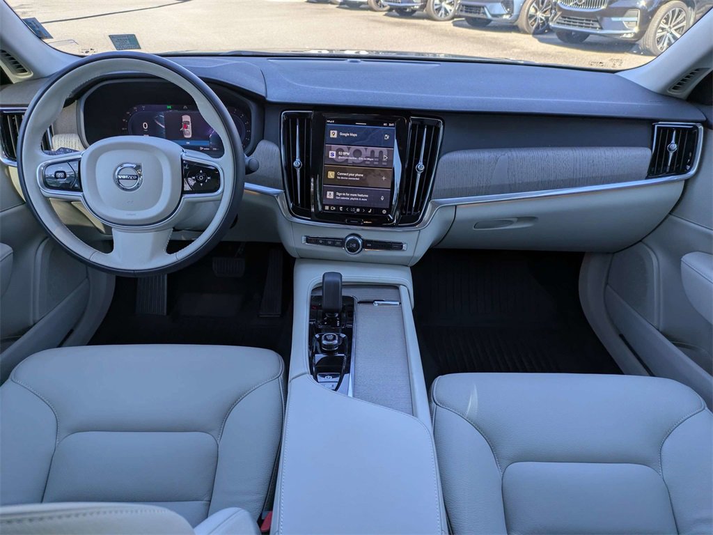 Used 2025 Volvo S90 B6 Plus image 14